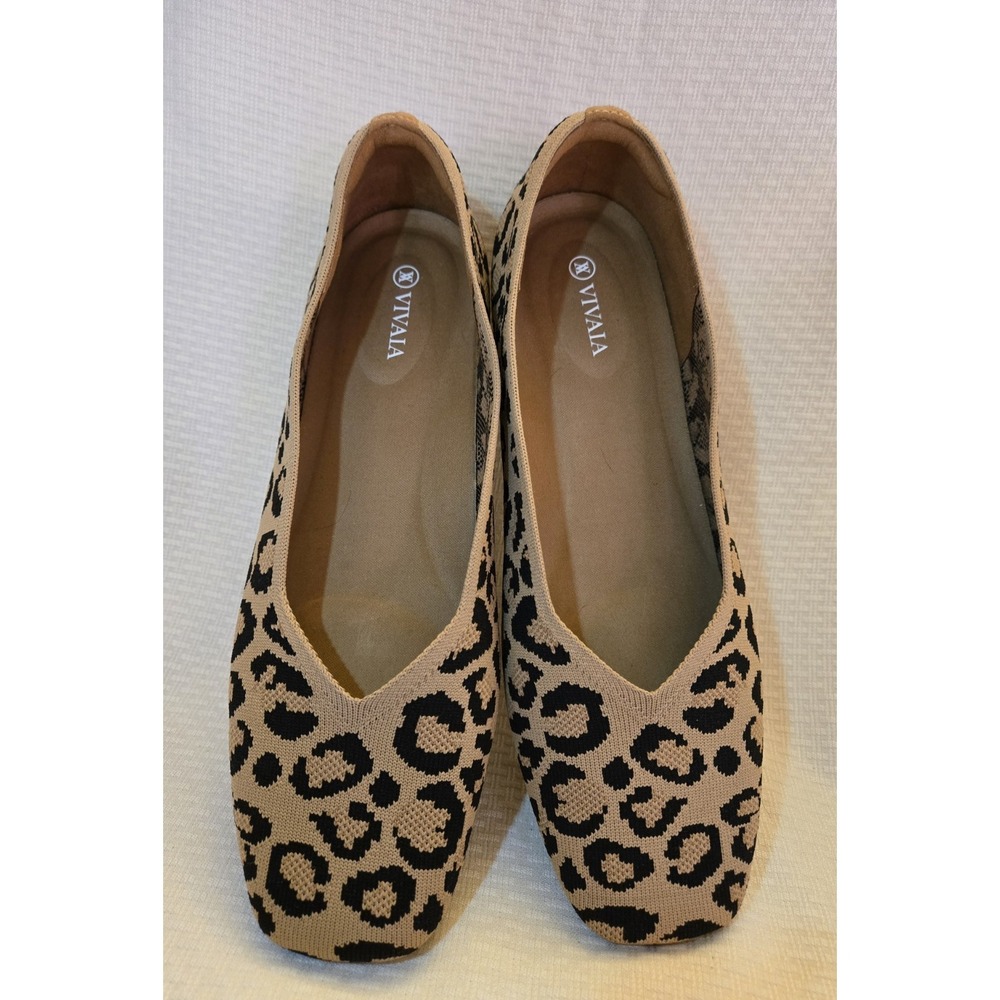 Vivaia Women's Beige Leopard Knit Flats